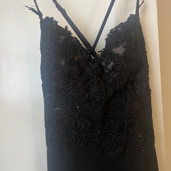 La Femme Shiny Lace Gown 30521 Sz 6 NWT - Picture 3 of 5